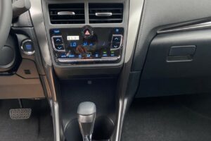 Toyota-Vios-2023-bang-dieu-khien