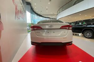 Toyota-Vios-2023-duoi-xe