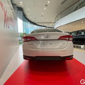 Toyota-Vios-2023-duoi-xe