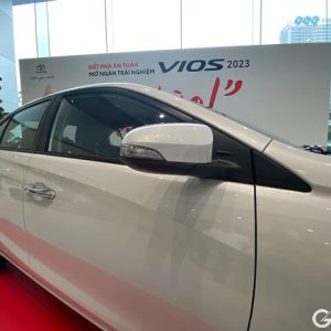 Toyota-Vios-2023-guong-chieu-hau