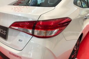 Toyota-Vios-2023-thiet-ke-den-hau