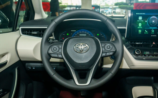 Vô-lăng mới của Toyota Corolla Altis 2022.