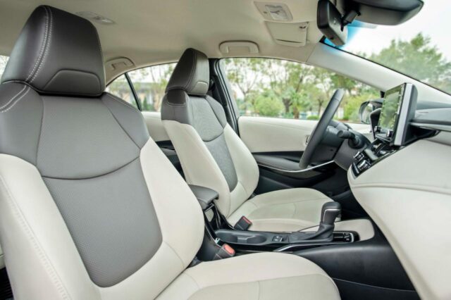 Toyota Corolla Altis 2022 có ghế bọc da.