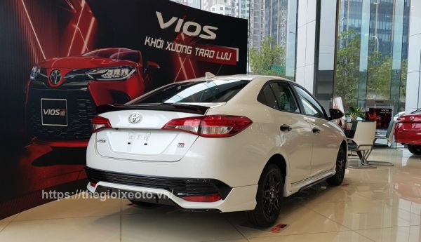 Hông xe Toyota Vios GR-S 2022