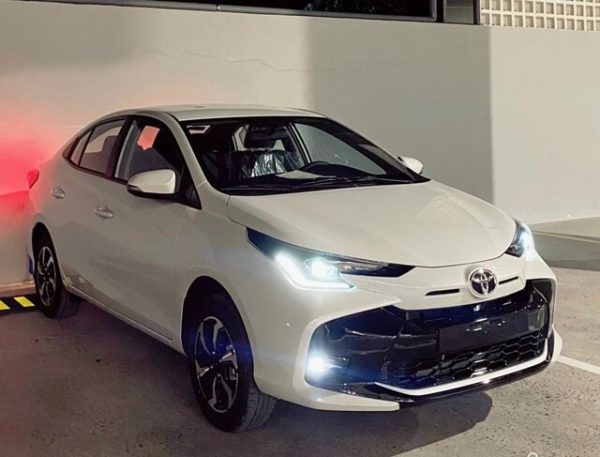 Toyota-Vios-2023-gia-xe