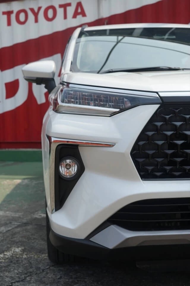 Toyota-Veloz-2022-den-pha