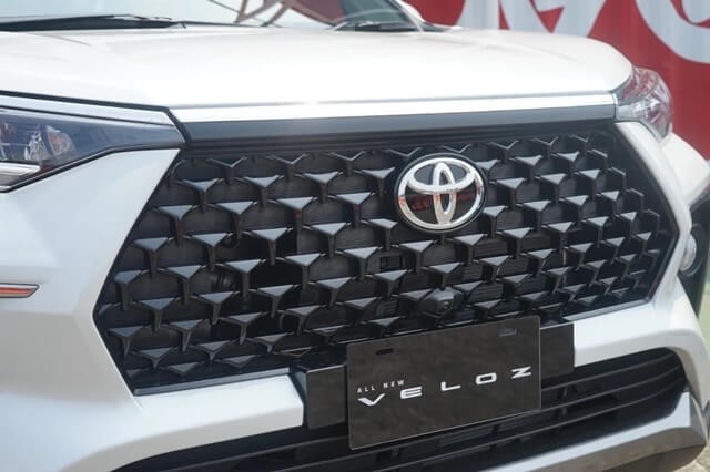 Toyota-Veloz-2022-luoi-tan-nhiet