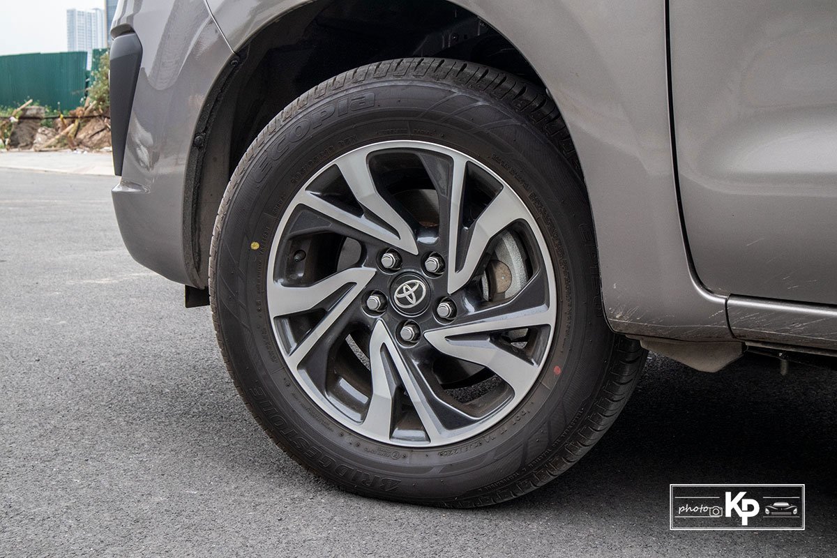 Ảnh La-zăng xe Toyota Innova 2.0G 2021