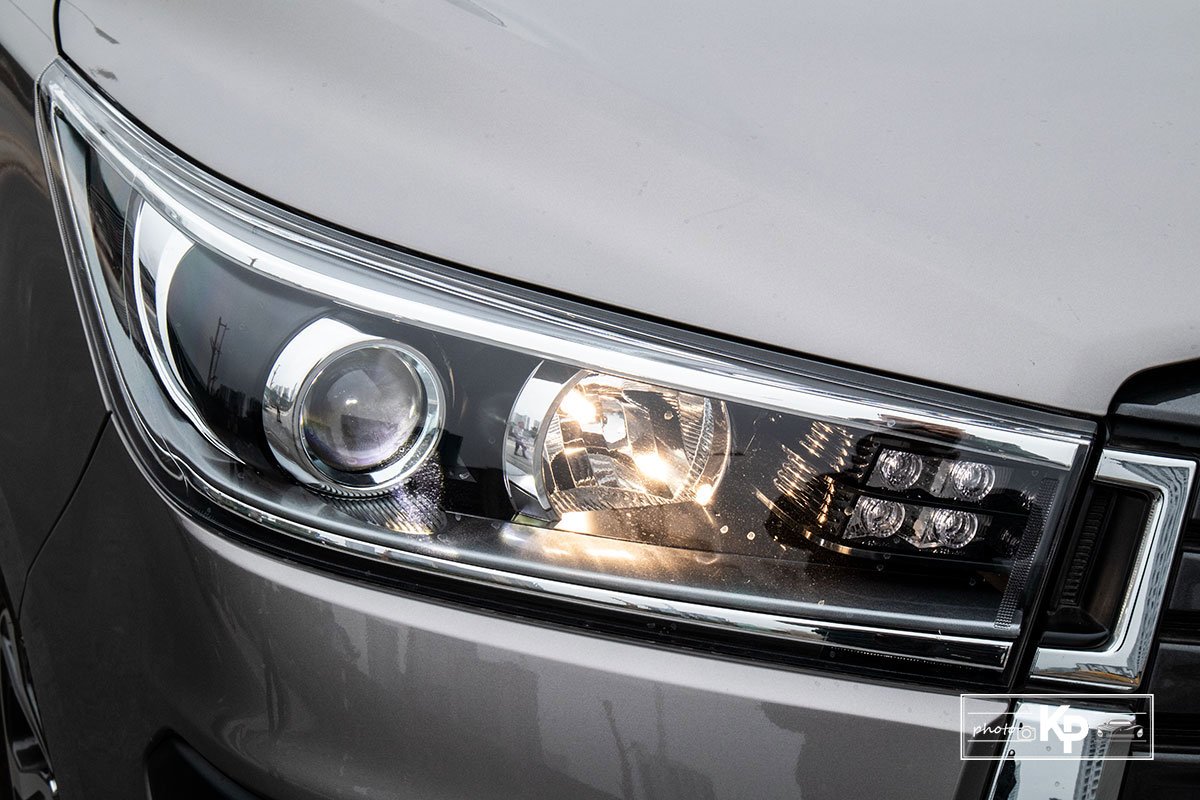 Ảnh Đèn pha xe Toyota Innova 2.0G 2021