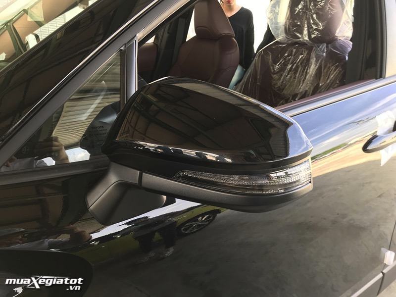 guong-chieu-hau-toyota-corolla-cross-18-g-2020-2021-muaxegiatot-vn-1